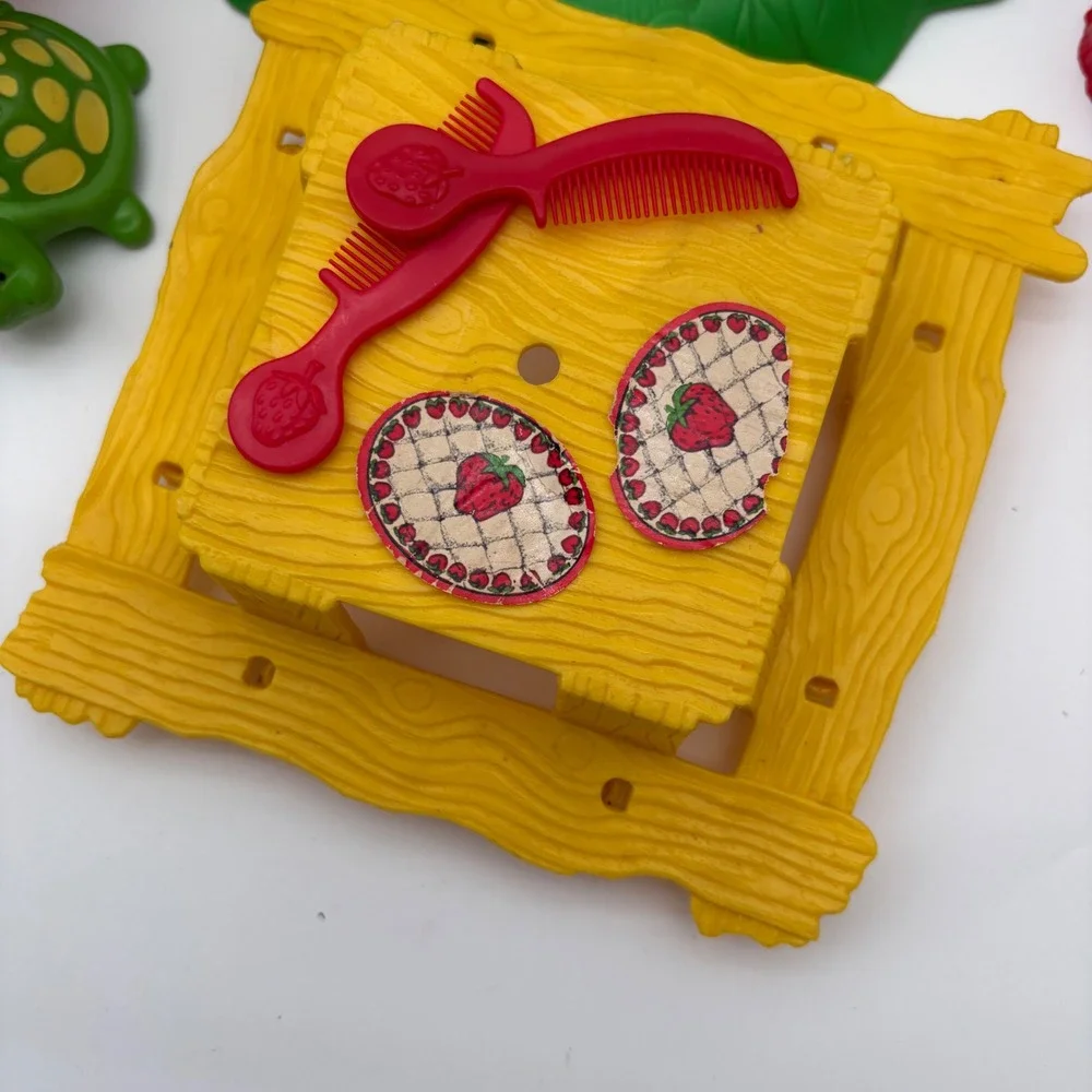 Vintage 1980s‎ Strawberry Shortcake Berry Bake Shoppe & Snail Cart Playset Lot